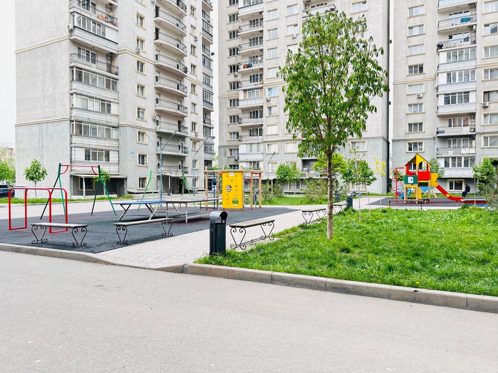 Квартира Для Большой Семьи 알마티 외부 사진